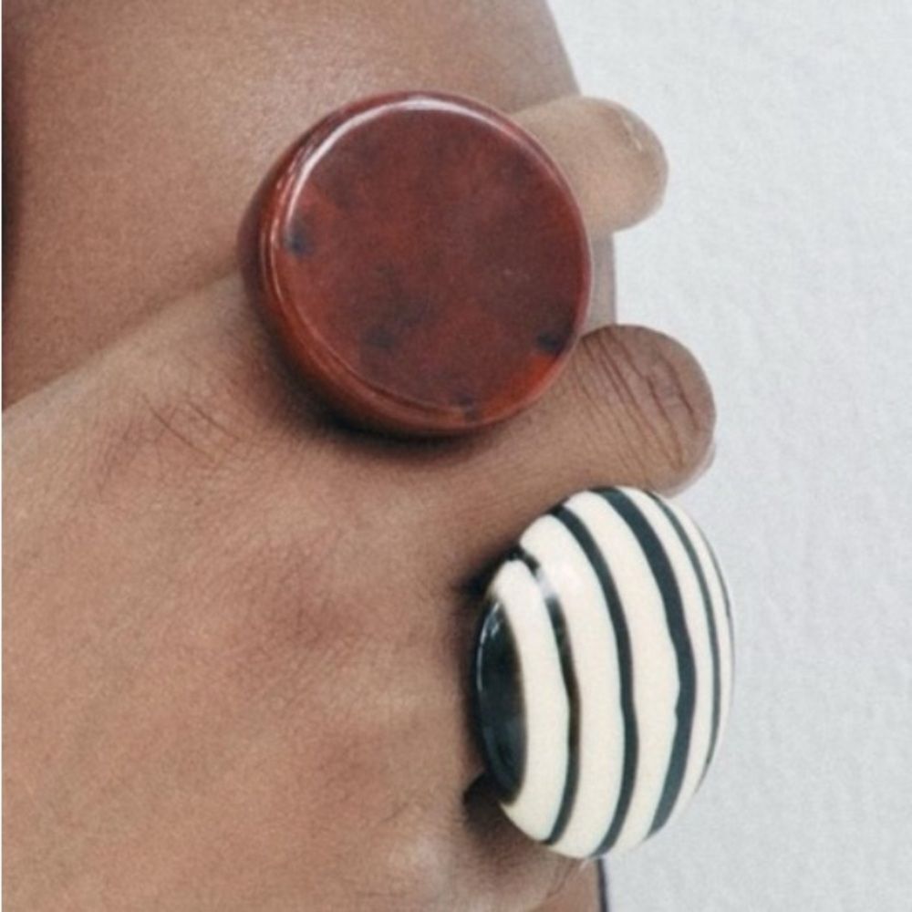 Zara NEW set of two resin maxi ring, zebra stripe & brown. size S